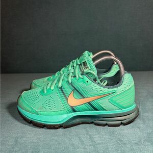 Size 7.5 - Women’s Nike Pegasus 29 green shoes